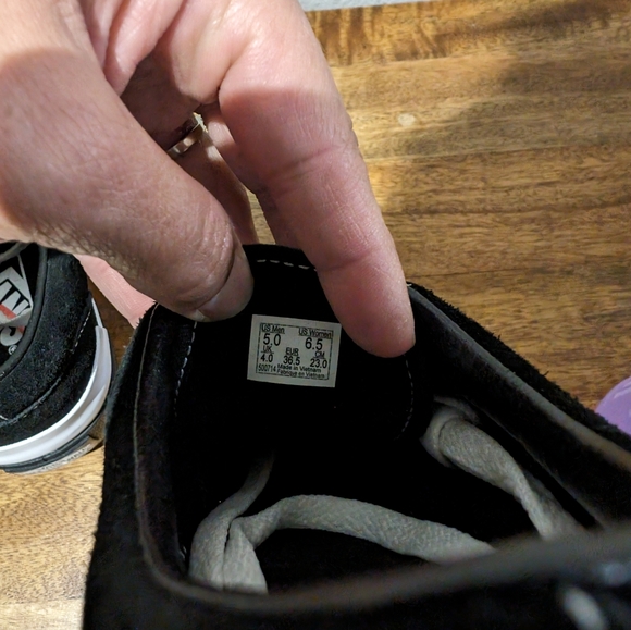 Vans UA Era stacked suede trainers in black & gum - Picture 6 of 8